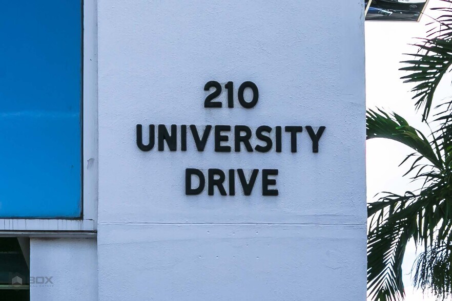 210 N University Dr, Coral Springs, FL à louer - Photo de l’immeuble – Image 3 sur 19