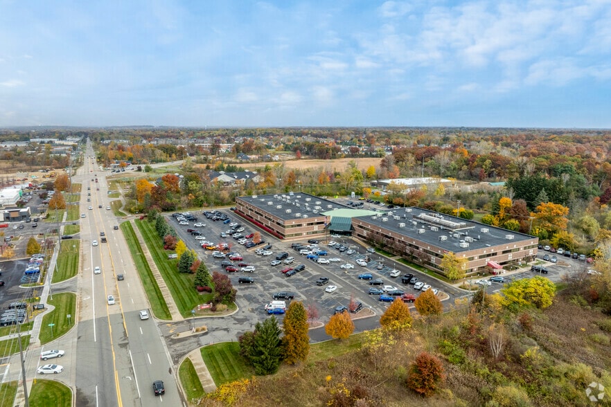 2300 Haggerty Rd, West Bloomfield, MI à louer - Aérien – Image 2 sur 9