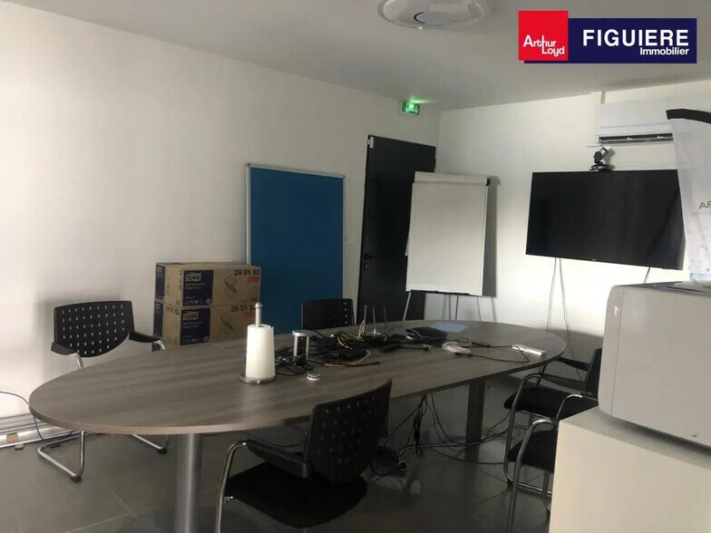 Bureau dans Salon-de-Provence à louer - Photo de l’immeuble – Image 3 sur 12