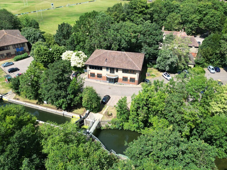 6 Rushmills, Northampton à louer - Photo de l’immeuble – Image 3 sur 12