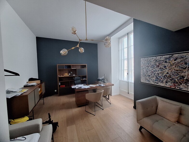 Bureau dans Bordeaux à louer - Photo de l’immeuble – Image 1 sur 8