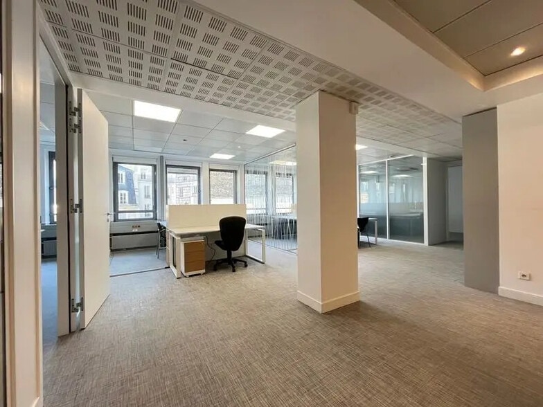 11-11 Rue Christophe Colomb, Paris à louer - Photo intérieure – Image 3 sur 10