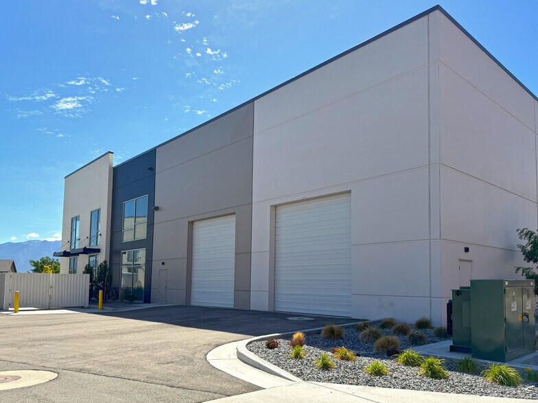 3437 W Water St, Riverton, UT à louer - Photo de l’immeuble – Image 2 sur 6