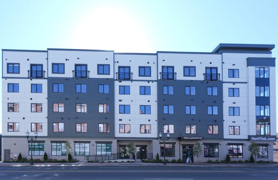 821 E Main St, Stamford, CT à louer - Photo principale – Image 1 sur 14