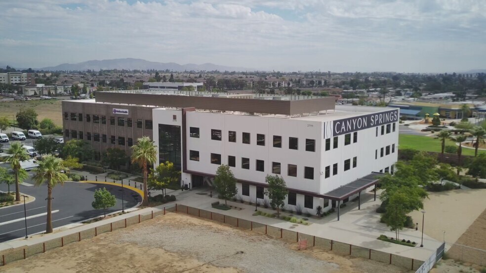 2799 Gateway Dr, Riverside, CA à louer - Photo de l’immeuble – Image 2 sur 12