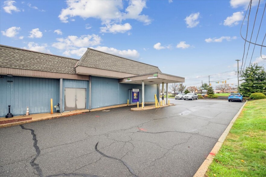 1 New Amwell Rd, Hillsborough, NJ à louer - Photo de l’immeuble – Image 2 sur 17