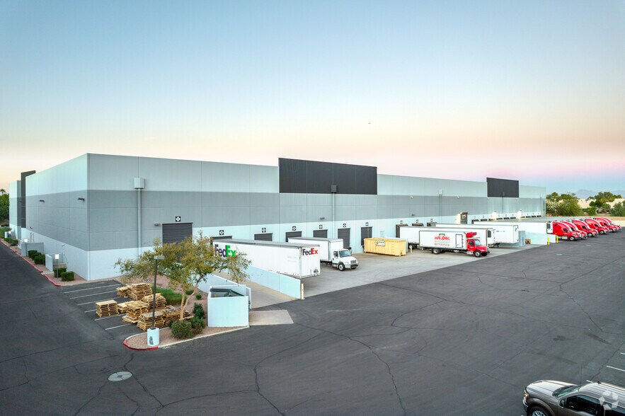 2075 W Obispo Ave, Gilbert, AZ à louer - Photo de l’immeuble – Image 3 sur 10
