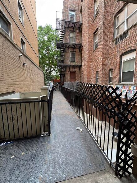 203 Academy St, Jersey City, NJ à louer - Photo de l’immeuble – Image 3 sur 34