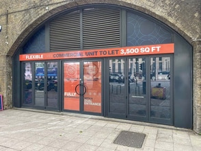 Goding St & Albert Embankment, Londres à louer Photo de l’immeuble– Image 2 sur 5