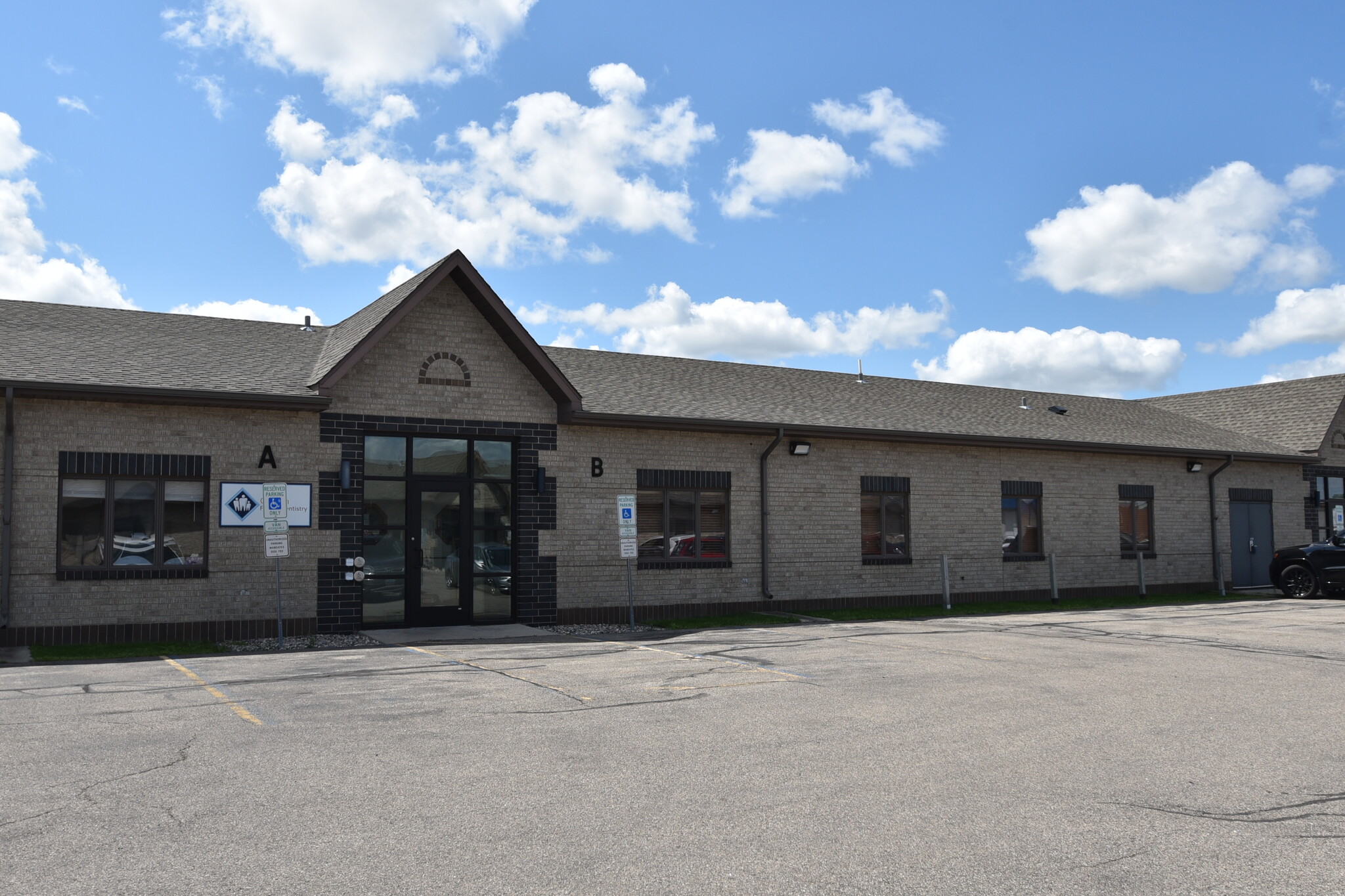 827 28th St S, Fargo, ND à vendre Photo de l’immeuble– Image 1 sur 6