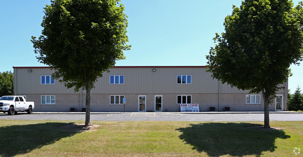 1010 Trakk Ln, Woodstock, IL à louer - Photo de l’immeuble – Image 3 sur 4