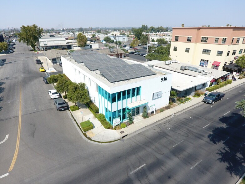 930 Truxtun Ave, Bakersfield, CA à louer - Photo de l’immeuble – Image 2 sur 14