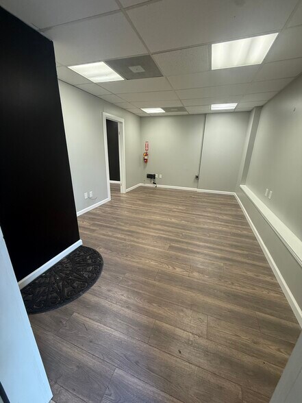 308 E Molloy Rd, Syracuse, NY à louer - Photo de l’immeuble – Image 2 sur 10