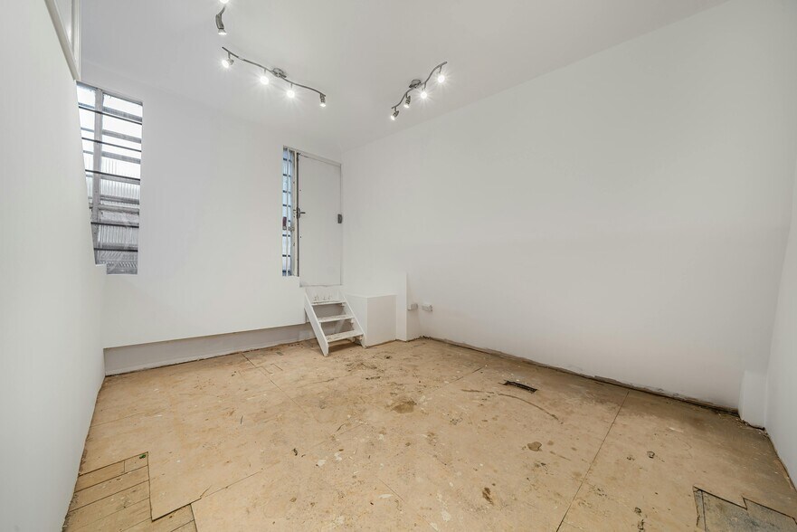 12 Heath St, Londres à louer - Photo de l’immeuble – Image 3 sur 5