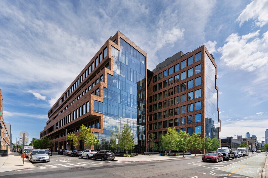 25 Kent Ave, Brooklyn, NY à louer - Photo de l’immeuble – Image 1 sur 38