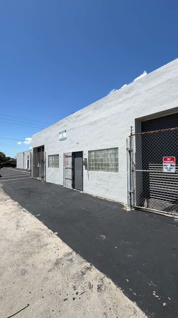 709 NW 8th Ave, Fort Lauderdale, FL à vendre Photo de l’immeuble– Image 1 sur 11