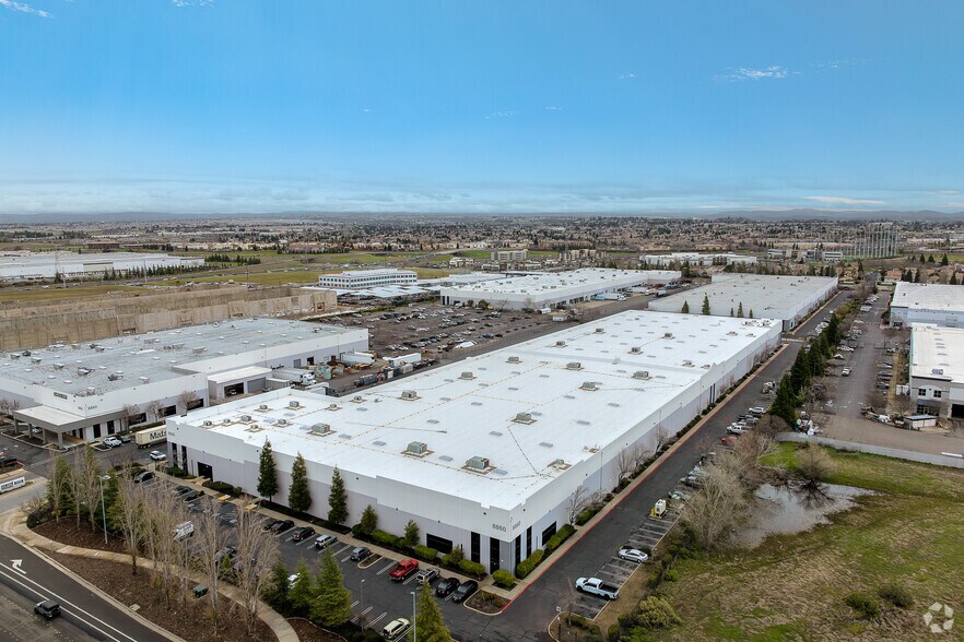 8860 Industrial Ave, Roseville, CA à louer - Aérien – Image 3 sur 12