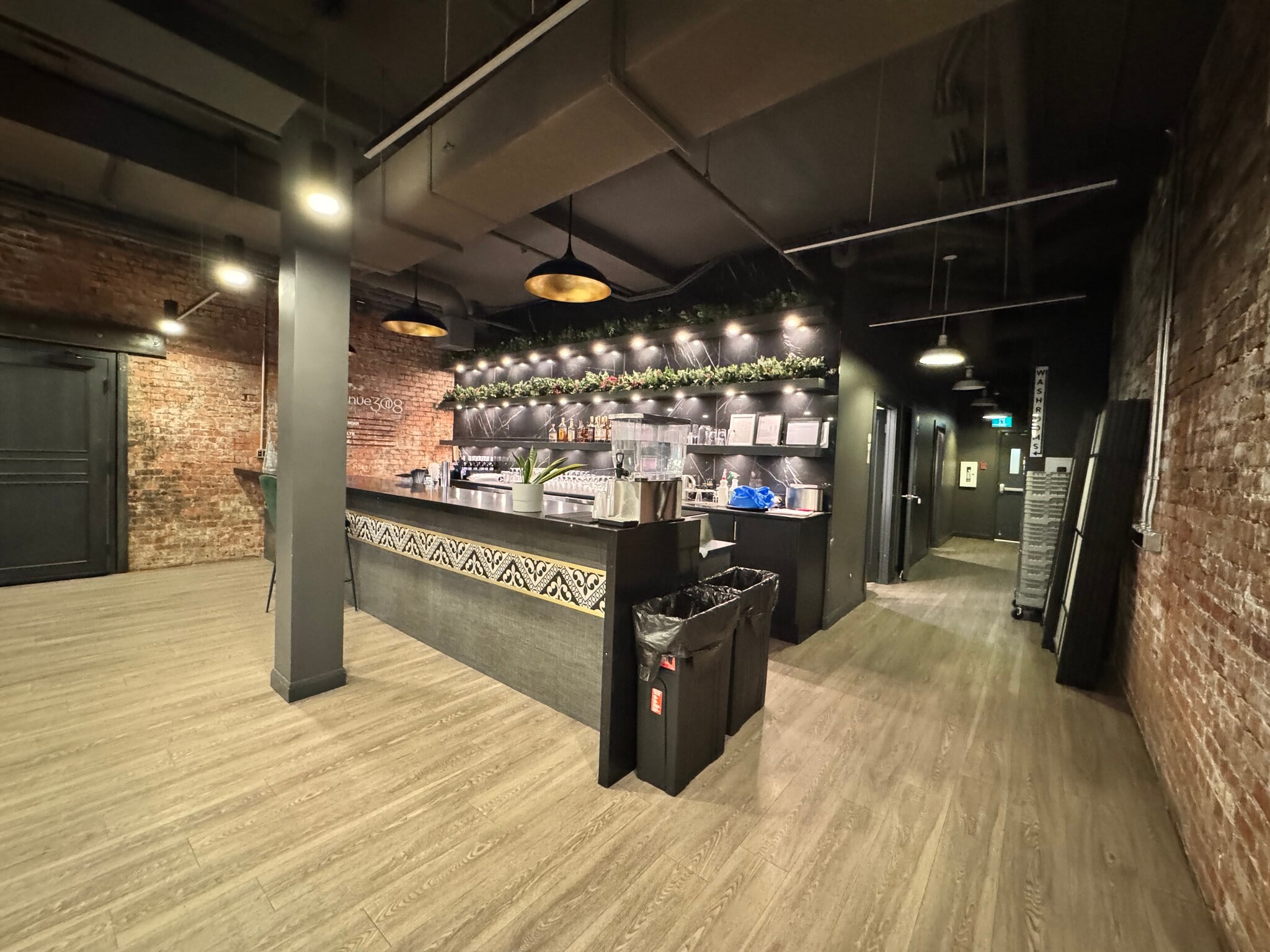 1018 MacLeod Trail SE, Calgary, AB à louer Photo intérieure– Image 1 sur 7