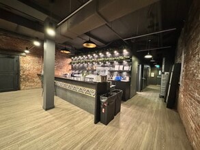 1018 MacLeod Trail SE, Calgary, AB à louer Photo intérieure– Image 1 sur 7