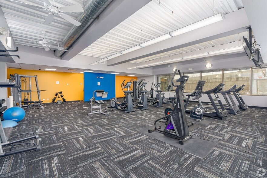 999 E Touhy Ave, Des Plaines, IL à louer - Photo de l’immeuble – Image 3 sur 30