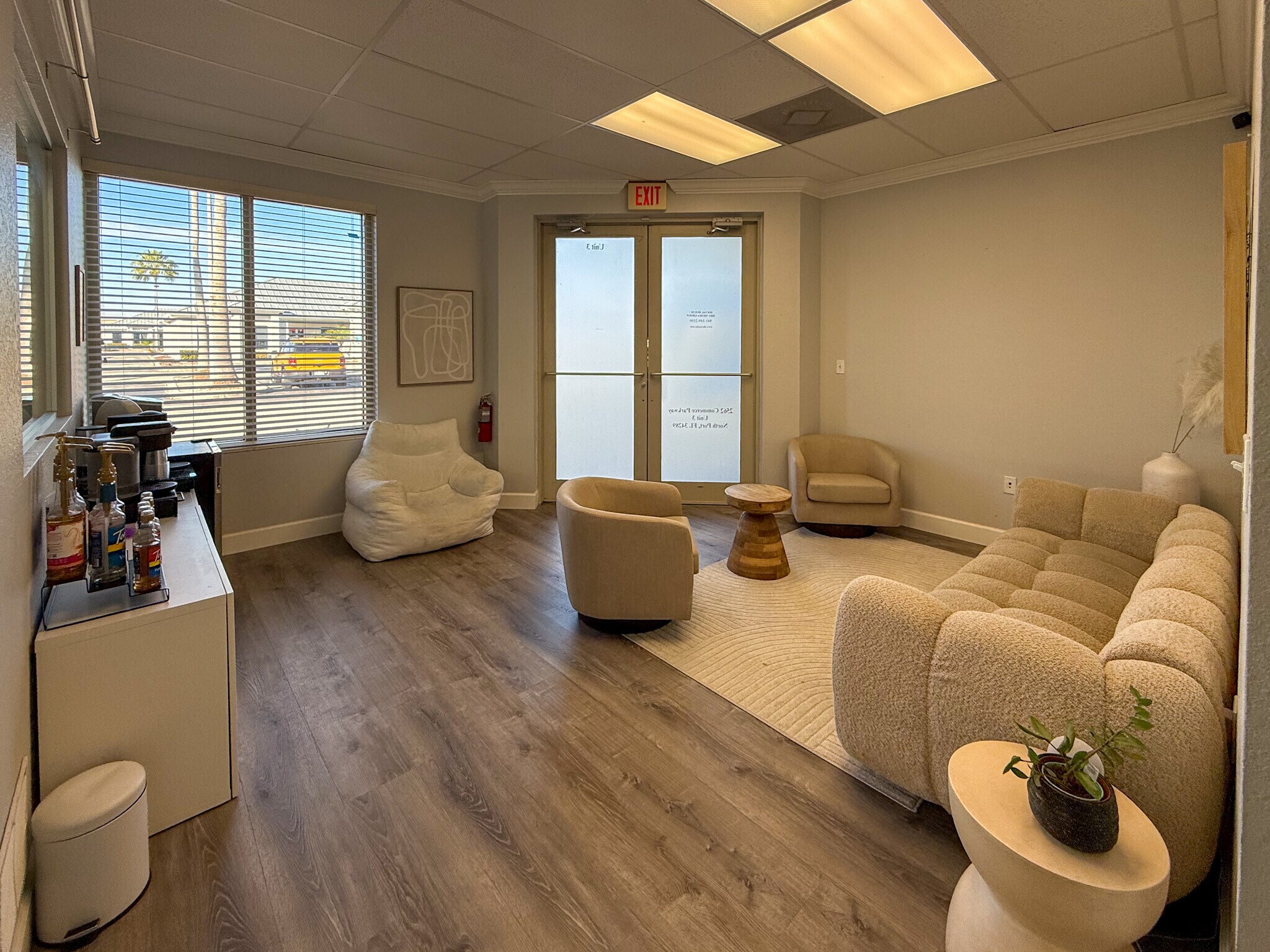 2562 Commerce Pky, North Port, FL à louer Photo principale– Image 1 sur 9