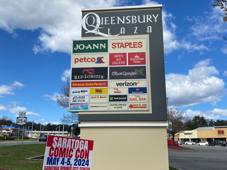 711-756 Upper Glen St, Queensbury, NY à louer - Photo de l’immeuble – Image 2 sur 16