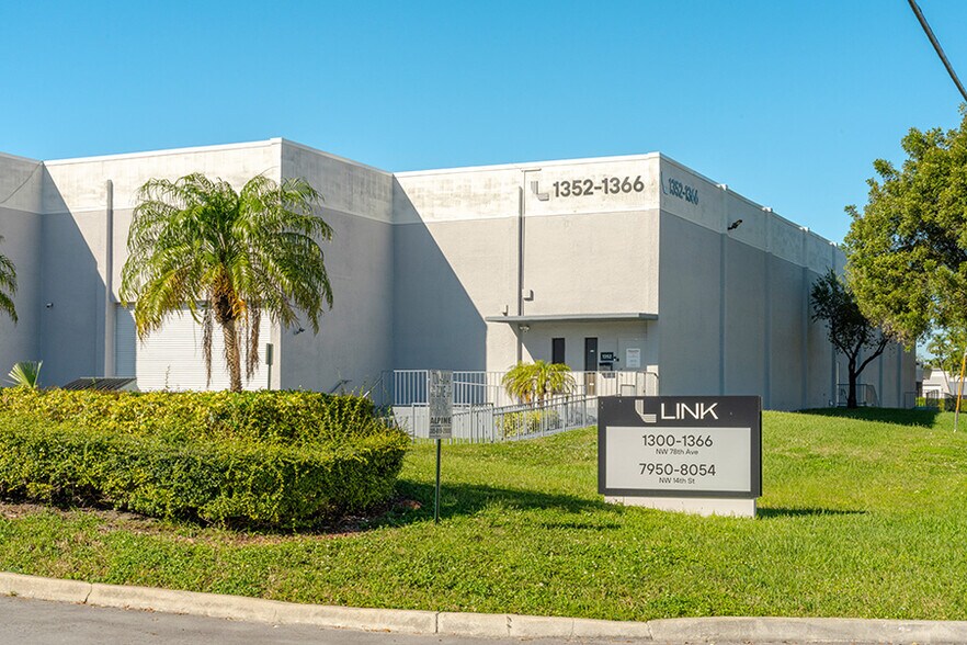 1552-1574 NW 82nd Ave, Doral, FL à louer - Photo principale – Image 1 sur 5