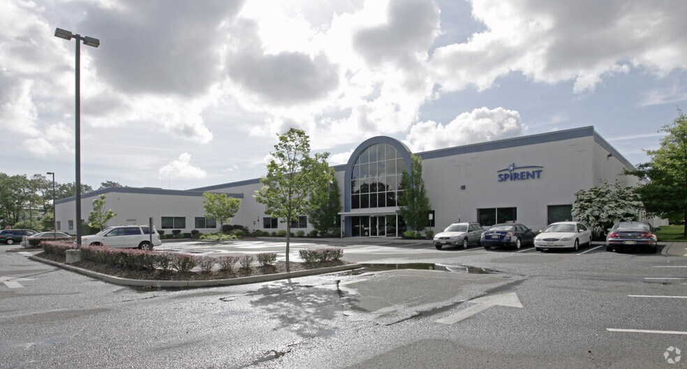 541 Industrial Way W, Eatontown, NJ à louer - Photo de l’immeuble – Image 1 sur 10