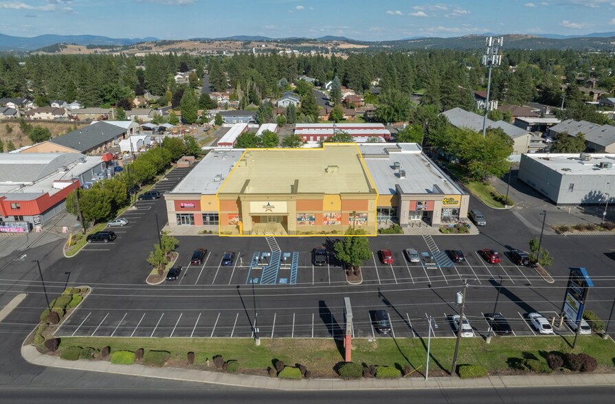 8016 N Division St, Spokane, WA à louer - Photo de l’immeuble – Image 1 sur 11