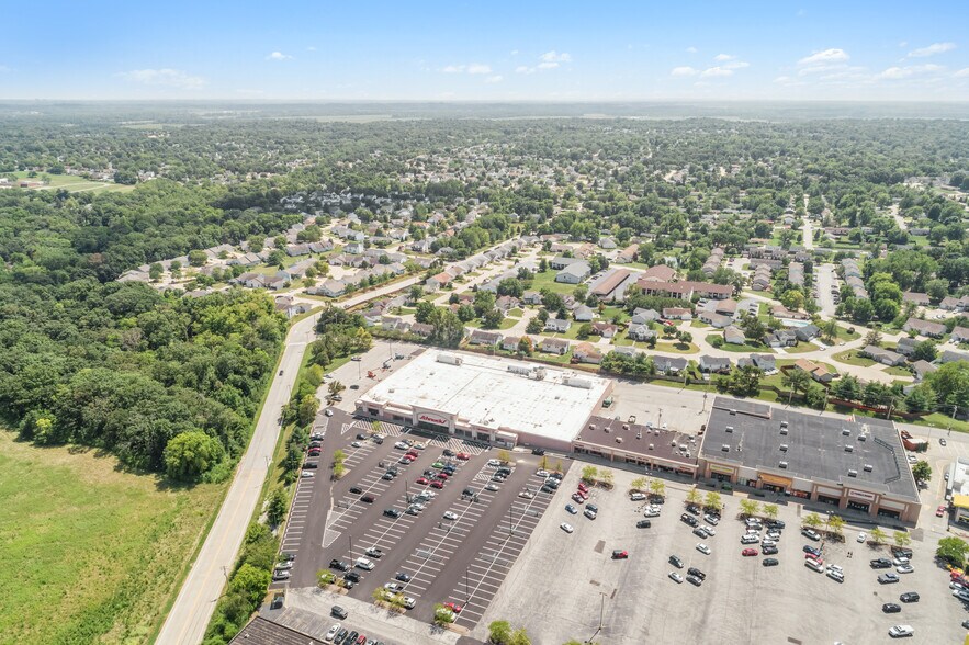 60 Harvester Sq, Saint Charles, MO à vendre - Photo de l’immeuble – Image 2 sur 20