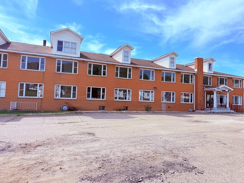 834 3rd St, New Martinsville, WV à vendre - Photo de l’immeuble – Image 2 sur 11