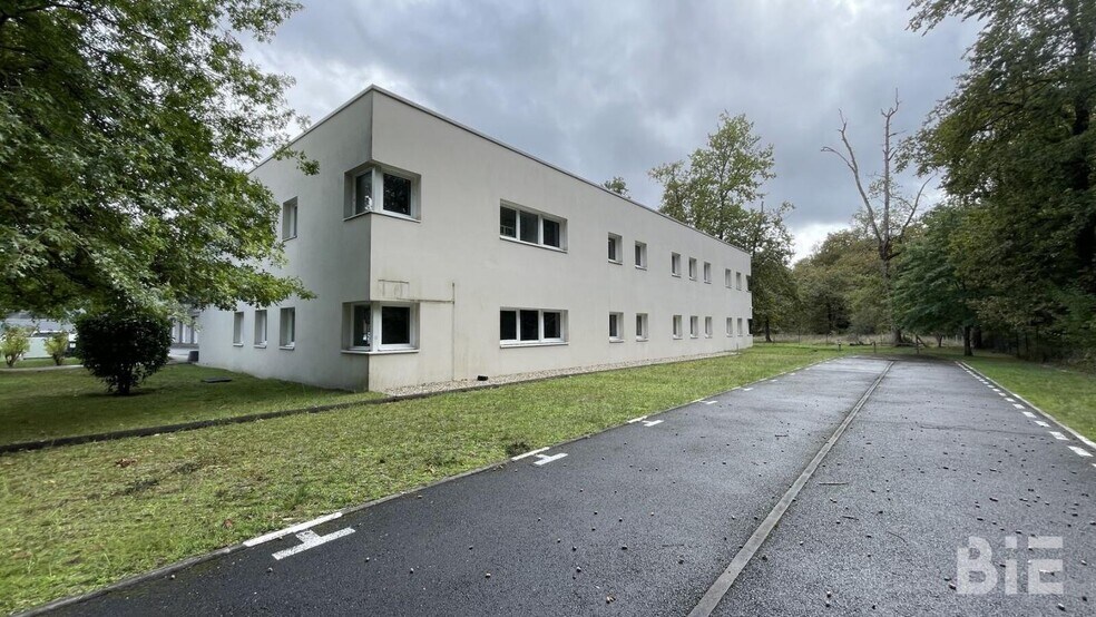 Local d’activités dans Canéjan à louer - Photo de l’immeuble – Image 3 sur 7