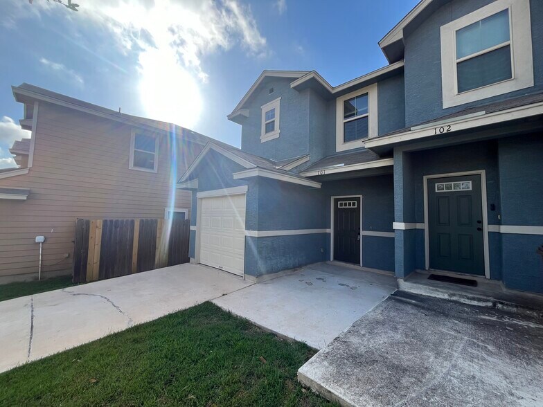 7002 Donovan Way, San Antonio, TX à vendre - Photo de l’immeuble – Image 3 sur 33
