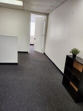 2301 W Lincoln Ave, Anaheim, CA à louer Photo intérieure– Image 2 sur 12