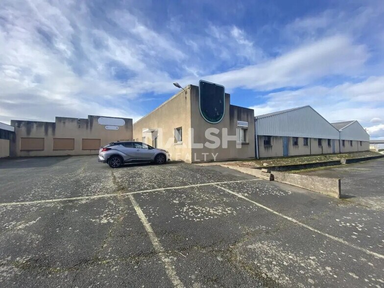 Local d’activités dans Jassans-Riottier à louer - Photo de l’immeuble – Image 1 sur 13