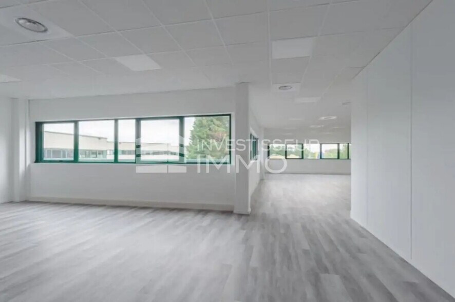 Bureau dans Gennevilliers à louer - Photo de l’immeuble – Image 3 sur 4