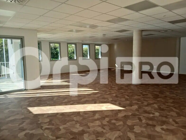 Bureau dans Saint-Gély-du-Fesc à louer - Photo de l’immeuble – Image 3 sur 5