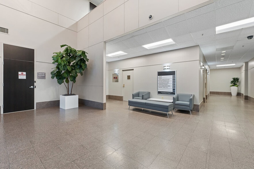 7282 Plantation Rd, Pensacola, FL à louer - Hall d’entrée – Image 3 sur 8