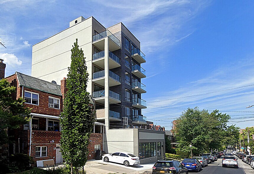 6414 Wetherole St, Rego Park, NY à vendre - Photo de l’immeuble – Image 2 sur 7