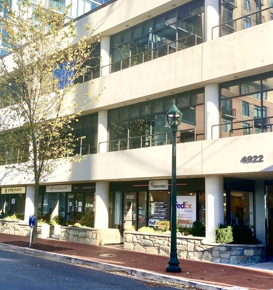 4920-4922 Fairmont Ave, Bethesda, MD à louer - Photo de l’immeuble – Image 1 sur 6