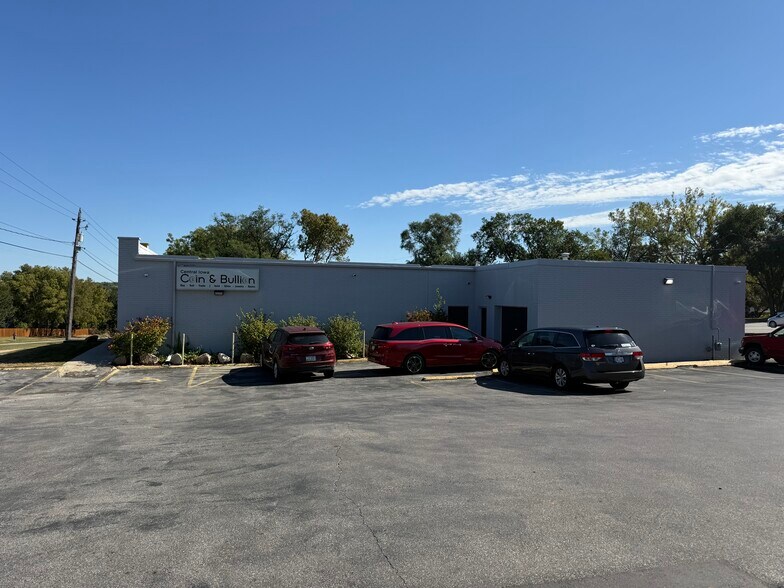 8190 Hickman Rd, Clive, IA à vendre - Photo de l’immeuble – Image 2 sur 5