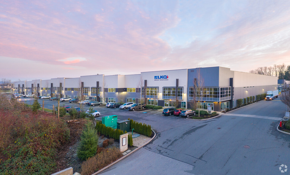 19100 Airport Way, Pitt Meadows, BC à louer - Photo de l’immeuble – Image 1 sur 13