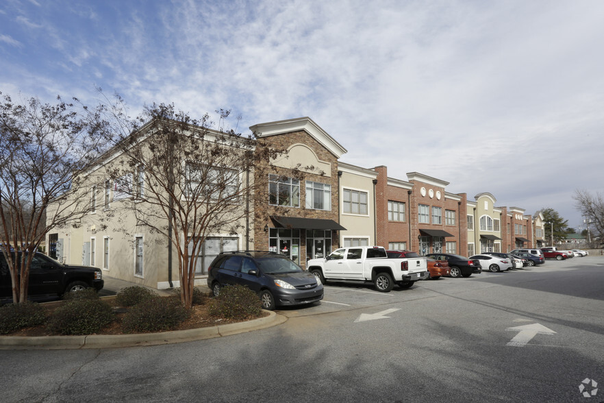 955 W Wade Hampton Blvd, Greer, SC à vendre - Photo de l’immeuble – Image 2 sur 51