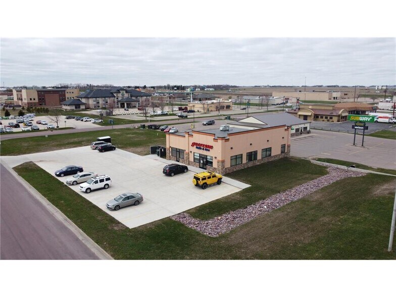 1317 Ray Dr, Worthington, MN à vendre - Photo de l’immeuble – Image 2 sur 2