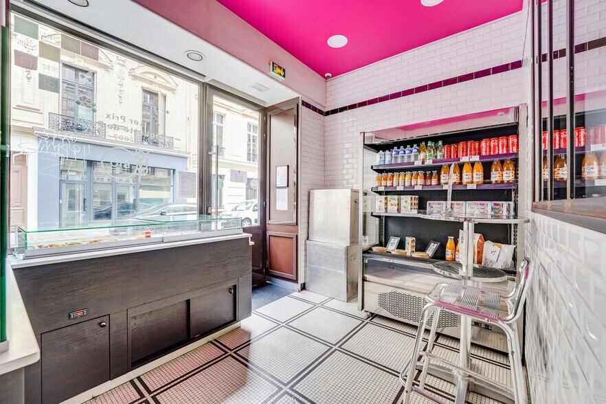 45 Rue De Douai, Paris à vendre - Photo de l’immeuble – Image 2 sur 6