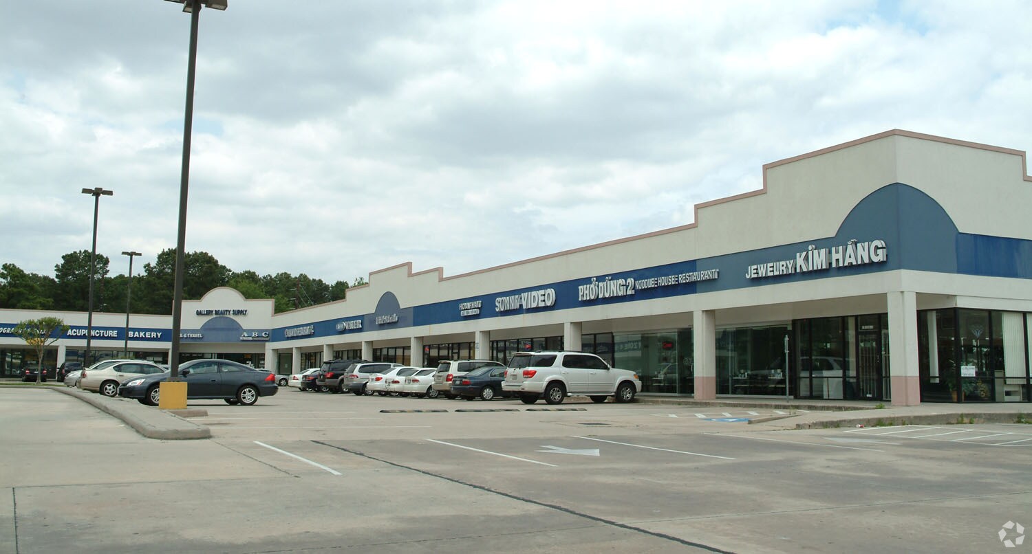 13490 Veterans Memorial Dr, Houston, TX à louer Photo principale– Image 1 sur 3