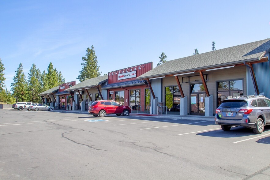 19530 Amber Meadows Dr, Bend, OR à louer - Photo de l’immeuble – Image 3 sur 14