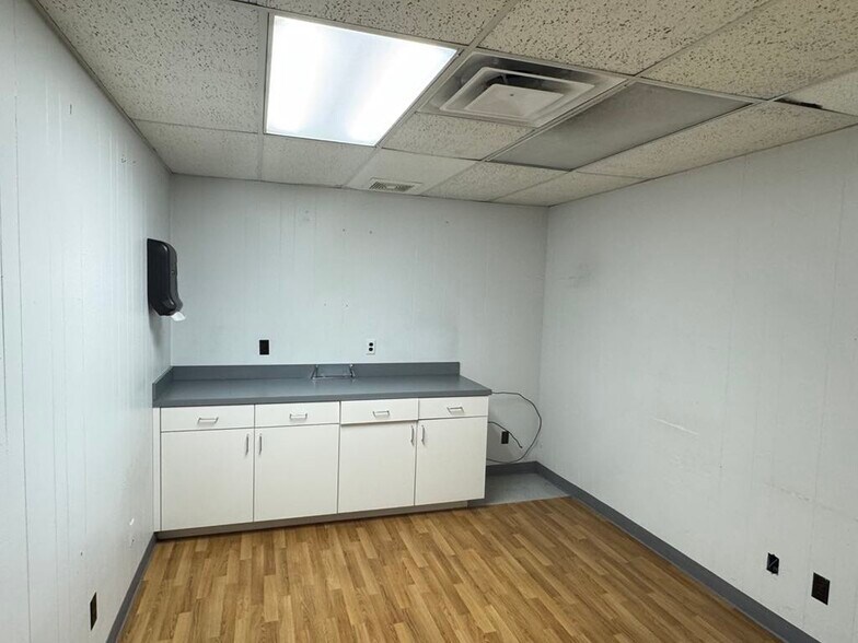 6500 Midway Rd, Haltom City, TX à louer - Photo de l’immeuble – Image 3 sur 12