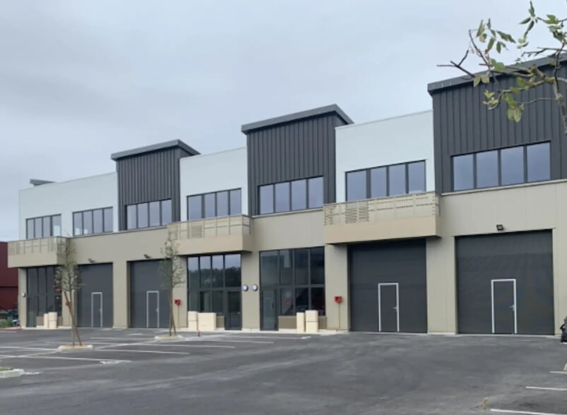 22 Rue Clément Ader, Saint-Pierre-du-Perray à louer - Photo de l’immeuble – Image 2 sur 5