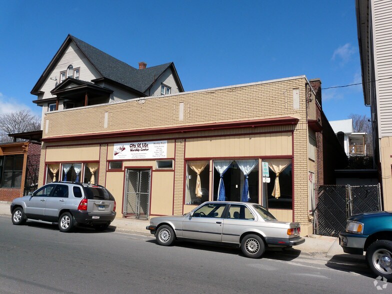 651 E Main St, Waterbury, CT à vendre - Photo de l’immeuble – Image 3 sur 4
